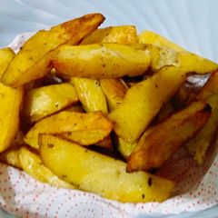 A picture of Spicy potato wedges.