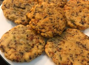 Hình của món Bánh bã đậu nành, nấm mèo.