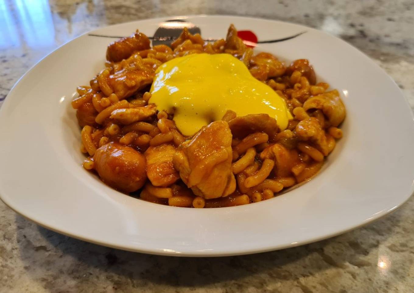 Fideuá de pavo y pollo con alioli