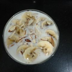 A picture of Banana Oats Healthy breakfast Bowl.