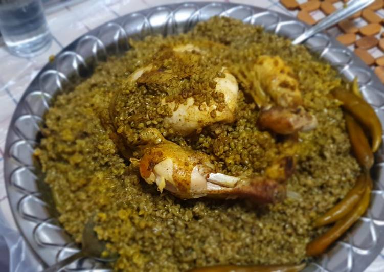 مقلوبة الفريكة بالدجاج المشوي