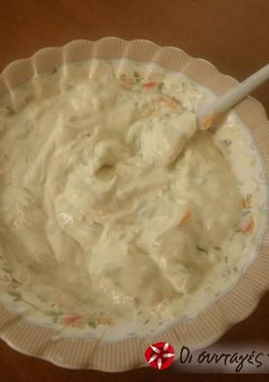 A picture of Tzatziki with carrot.