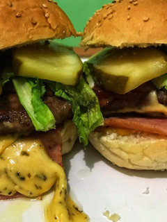 Una foto de Hamburguesa con tocino