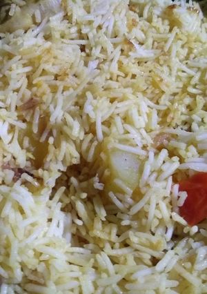 A picture of Chicken pulao.