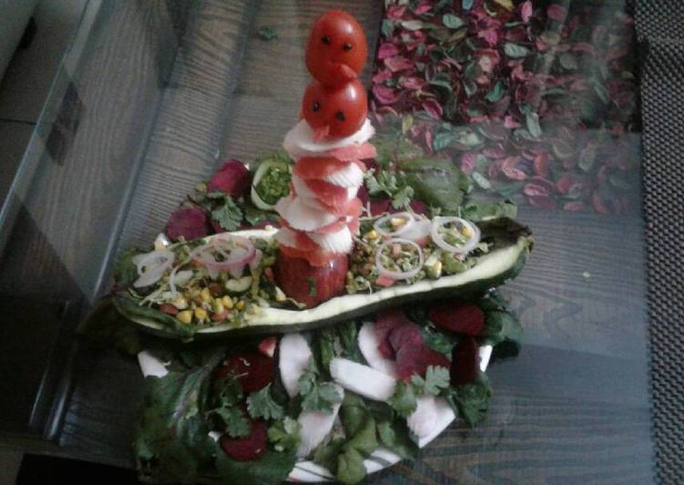 Mix veg boat salad