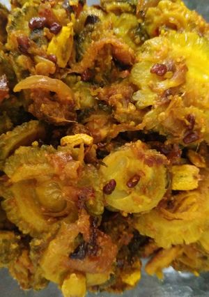 करेले की सब्जी (karele ki sabzi recipe in hindi) रेसिपी मुख्य फोटो