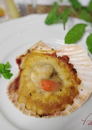 A picture of Scallops with Manchego Cheese and Lemon, Olive Oil & Truffle Gelée.