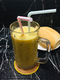 Una foto de Smoothie de Frutas con Leche de Coco!