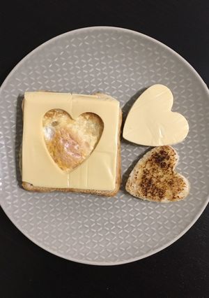 Tükörtojásos toast kenyér recept fotója