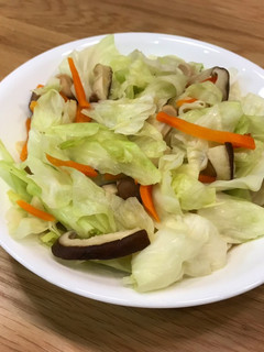 鮮香菇炒高麗菜 的食譜成品照片