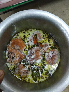 A picture of Curd vada (dahi vada).