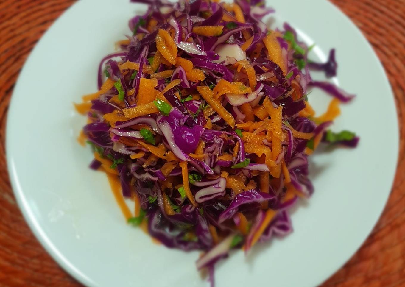 Ensalada de col morada con zanahoria