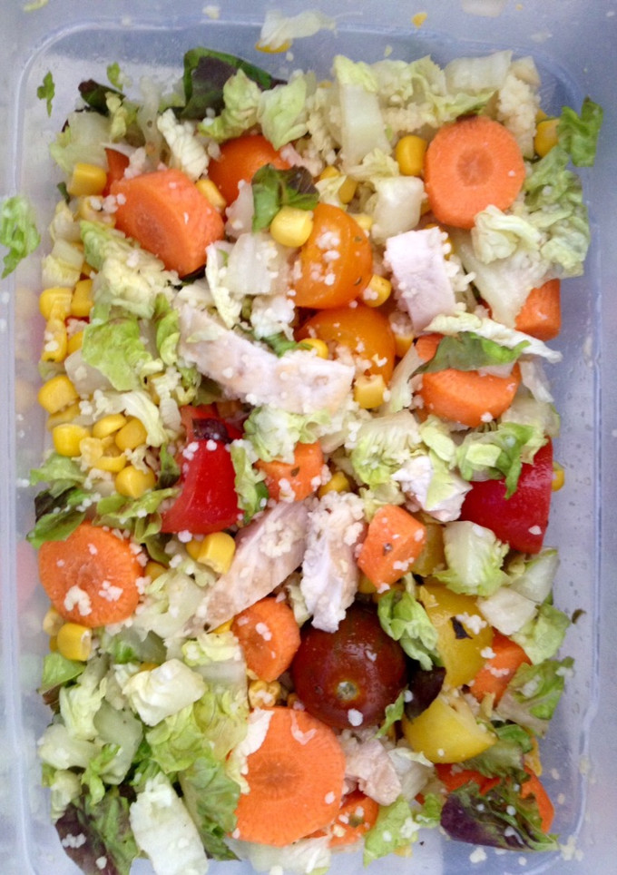 Una foto de Ensalada de pollo con couscous para tupper
