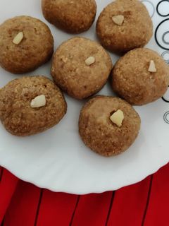 થાબડી પેંડા (Thabdi Penda Recipe In Gujarati) રેસીપી મુખ્ય ફોટો
