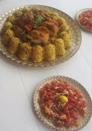 صورة لوصفة دجاج بالرز والخضار للعشاء