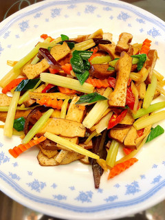 芹菜炒豆乾 的食譜成品照片