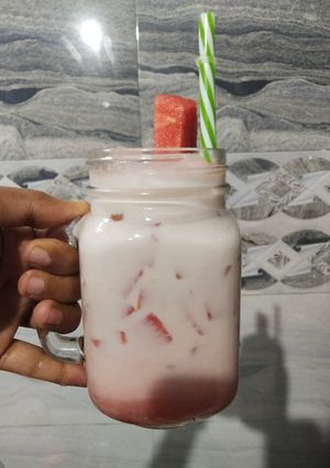 वाटरमेलन मिल्क शेक (Watermelon Milk Shake recipe in hindi) रेसिपी मुख्य फोटो