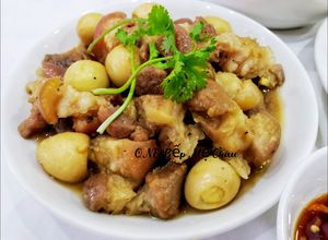 Hình của món Thịt bắp giò heo kho trứng cút.