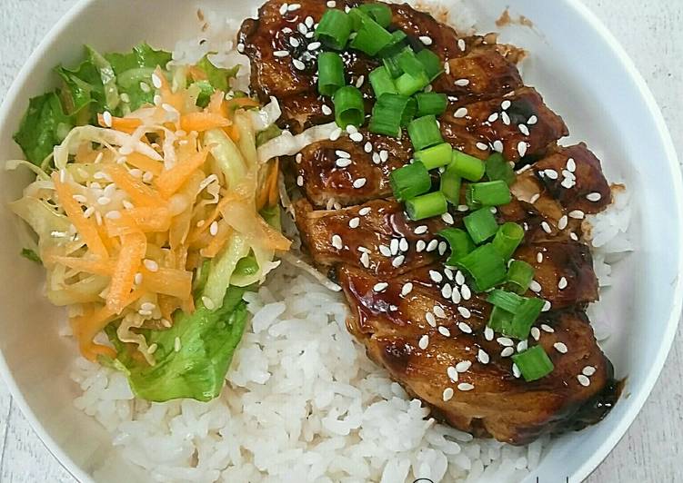 Cara Gampang Membuat Chicken Teriyaki Rice Bowl with Simple Sesame Salad yang Bisa Manjain Lidah