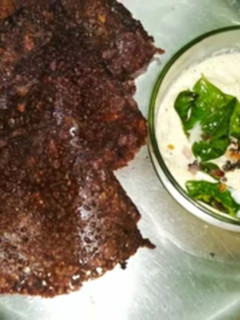 ராகி தோசை(Ragi dosai recipe in tamil) செய்முறை முக்கிய புகைப்படம்