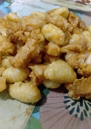 Una foto de Ñoquis con coliflor salteados