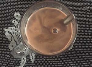 Una foto de Chocolate caliente fácil y económico
