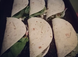Una foto de Wraps o Rapiditas de pollo y queso 🌮👌