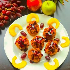 A picture of Tangy Fruit Potli (Strawberries and Apple Potli).