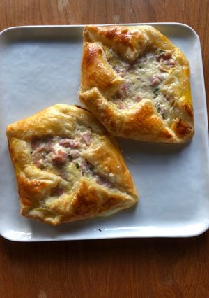 Une photo de Feuilletée jambon fromage