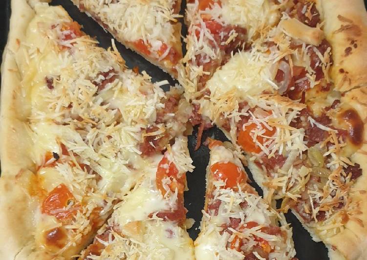 Pizza smokebeef with cheese and sausage crust