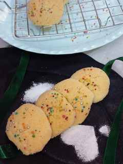 A picture of Vanilla sprinkle butter Cookies.
