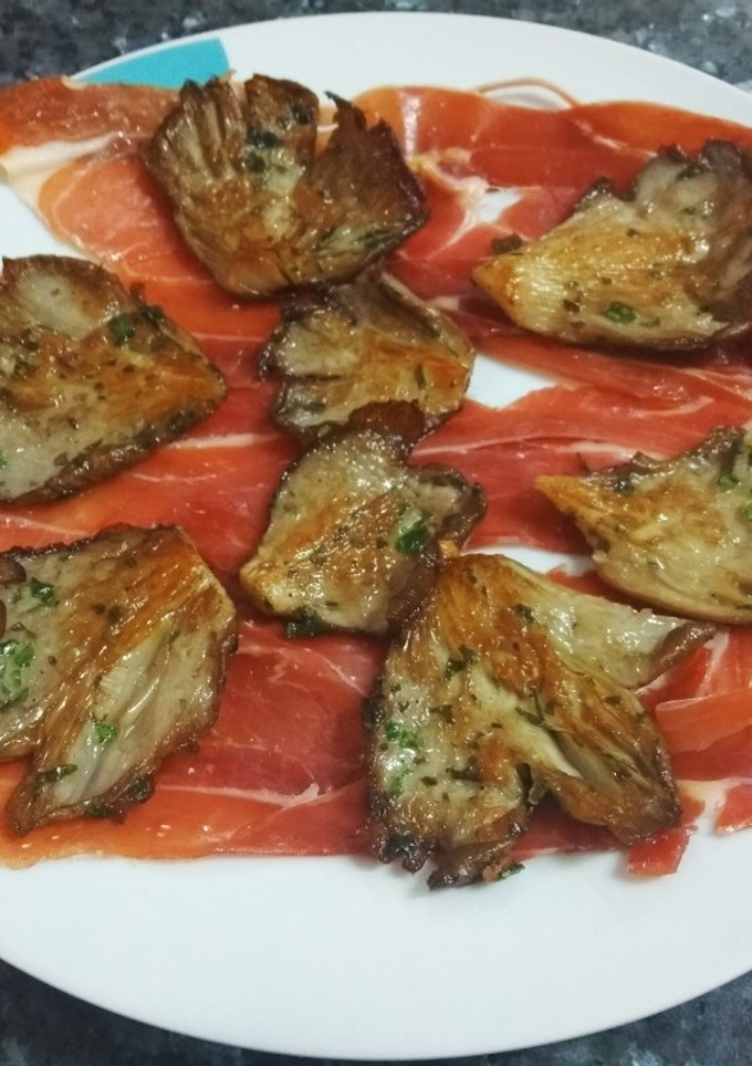 Una foto de Setas a la plancha con jamón