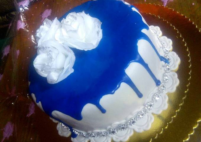 Royal icing blue dripping design