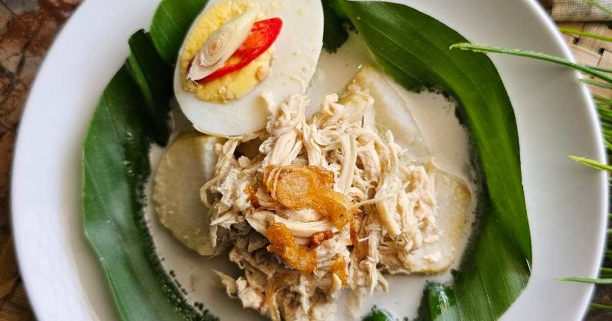 Ketupat Opor Ayam Suwir dan Telur