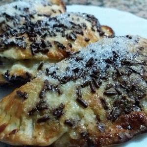 Empanadillas dulces de crema de cacao galleta y leche condensada