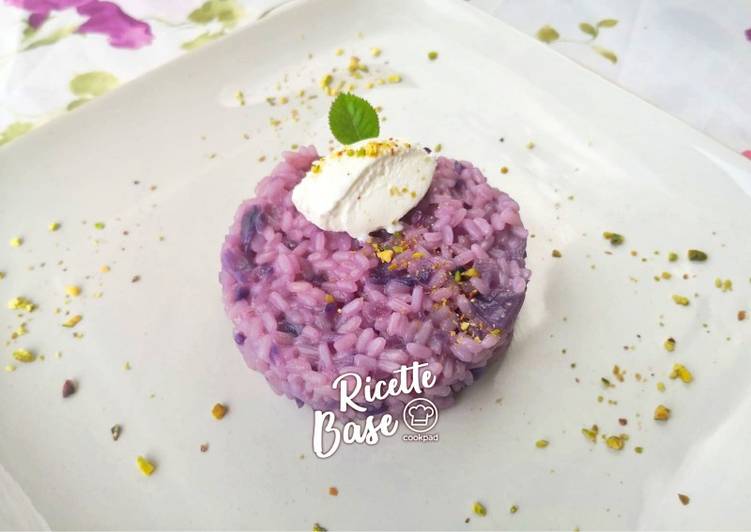 Riso viola con formaggio di capra e pistacchio