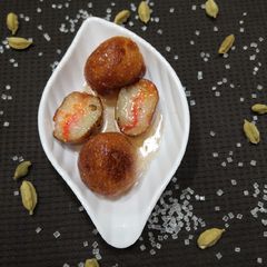 A picture of Suji ke gulabjamun.