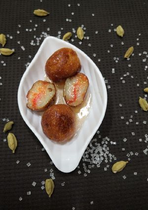 A picture of Suji ke gulabjamun.