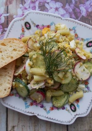 Zdjęcie przepisu Sałatka z fasolką i kaszą bulgur.
