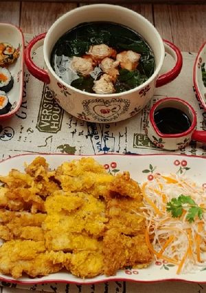 Hình của món Mâm cơm có món Nhật, Hàn lạ miệng.