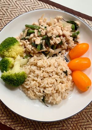 รูปของ อกไก่ผัดกะเพรา (ผัดน้ำ ปรุงน้อย)