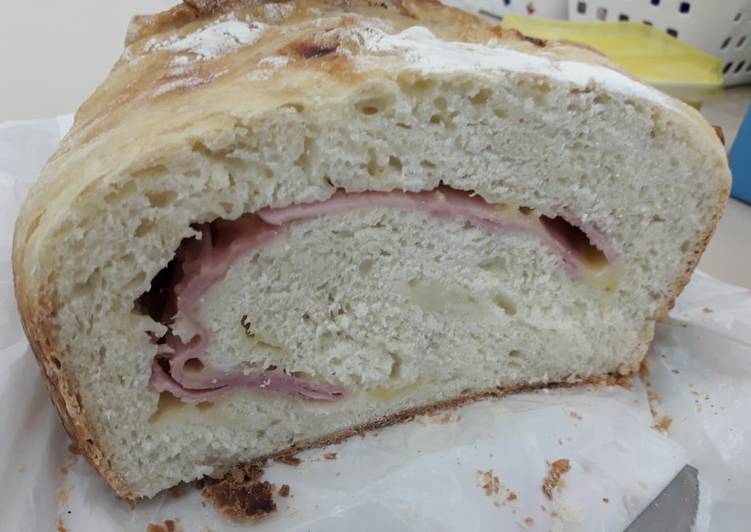 Pão Caseiro Recheado com Presunto e Queijo