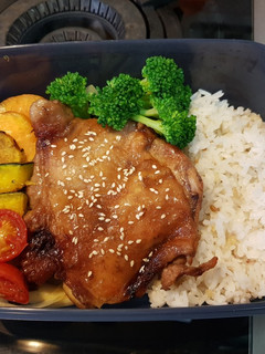 微波爐蒸雞腿便當 的食譜成品照片