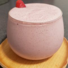 A picture of 4 Ingredients vegan smoothie.