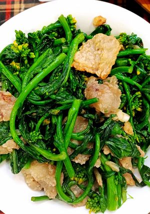 Hình của món Cải ngồng xào tóp mỡ.