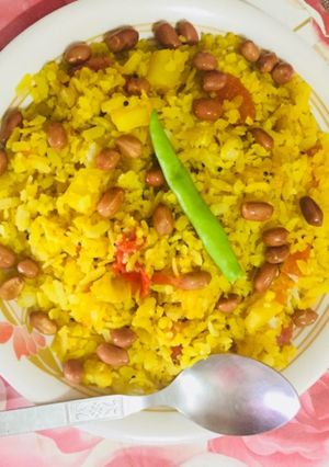आलू पोहा रेसिपी मुख्य फोटो