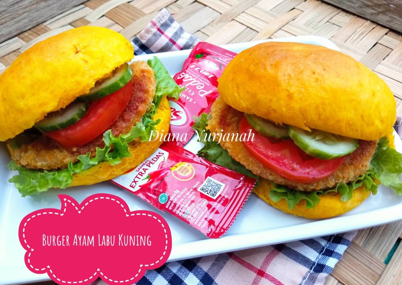 Burger Ayam Labu Kuning