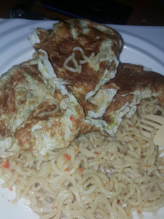 Indomie da soyayyan kwai ainihin hoton girkin