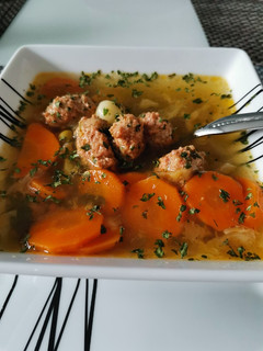 Zöldséges húsgombóc leves recept fotója