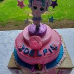 Torta de cumpleaños tema muñecas Lol